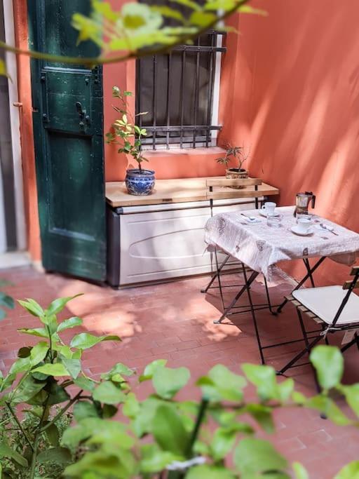 Affascinante Bilocale Nel Cuore Del Centro Storico Apartamento Bolonha Exterior foto